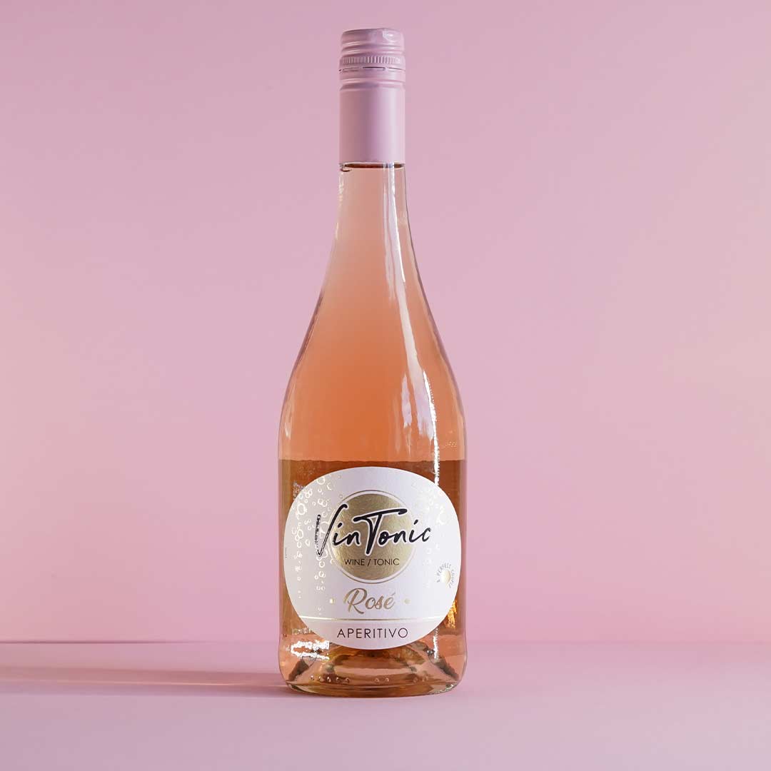 rose-flasche-vintonic-vor-rosa-hintergrund
